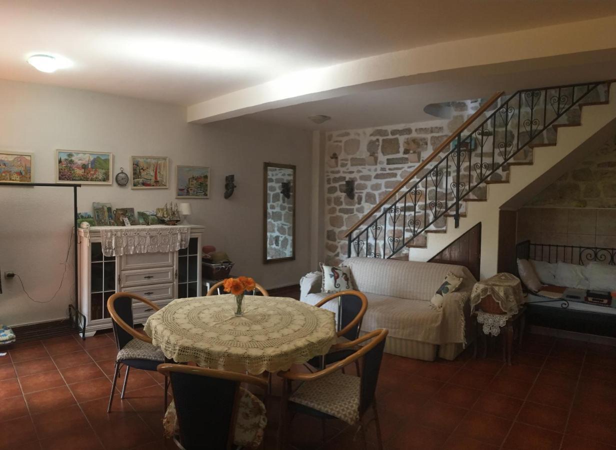 Be Happy In Perast Apartment Luaran gambar