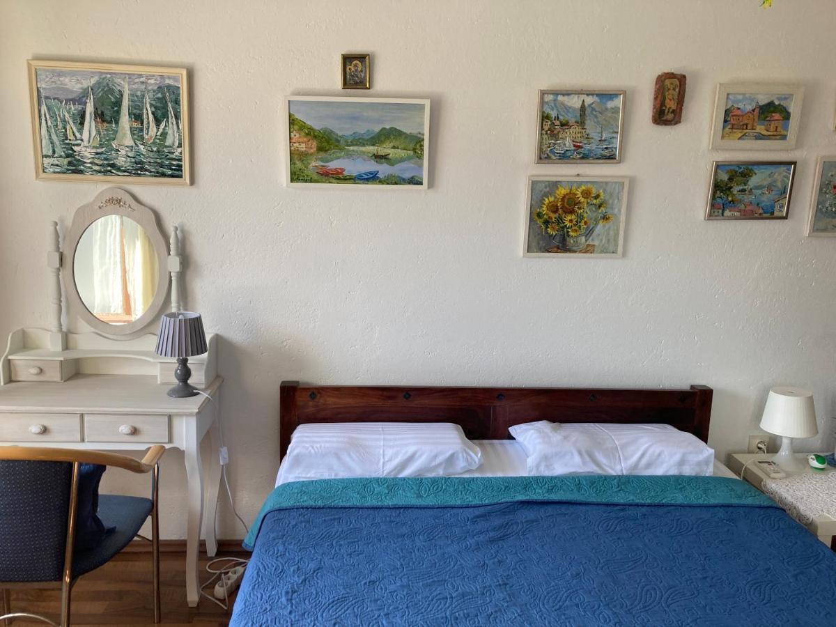 Be Happy In Perast Apartment Luaran gambar