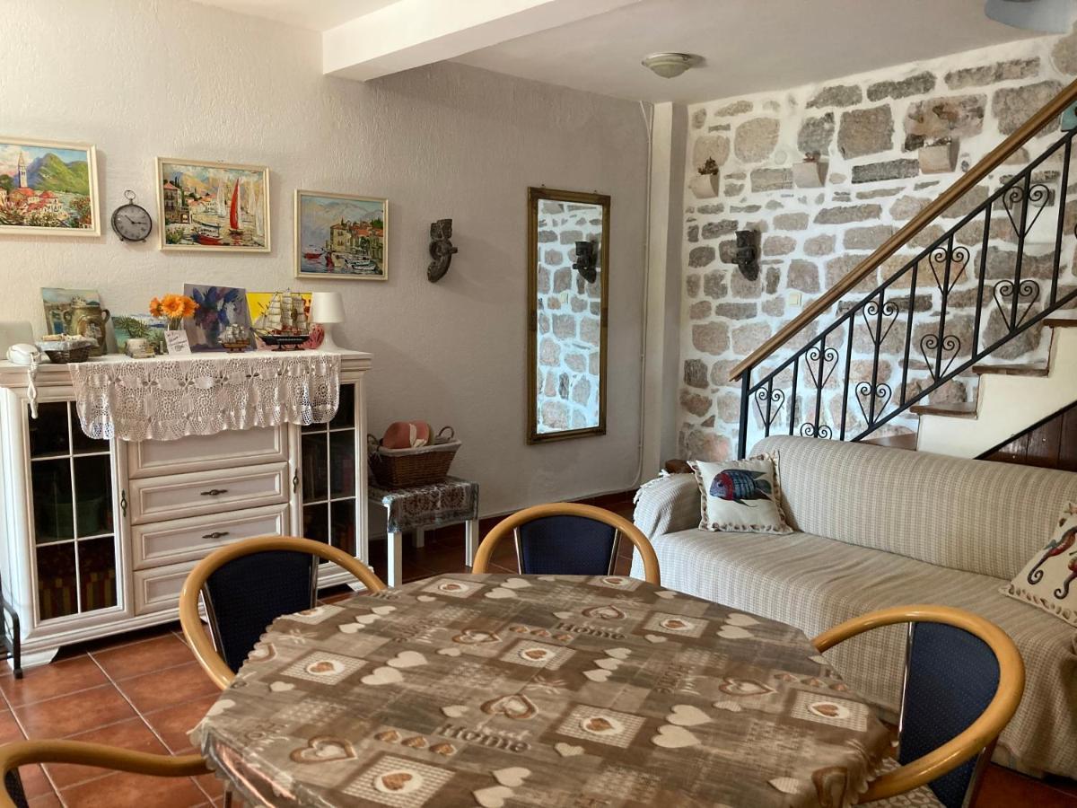Be Happy In Perast Apartment Luaran gambar