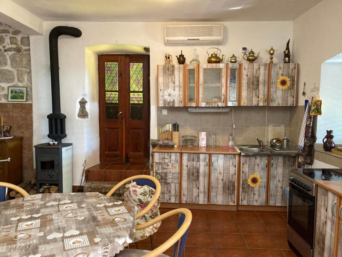 Be Happy In Perast Apartment Luaran gambar
