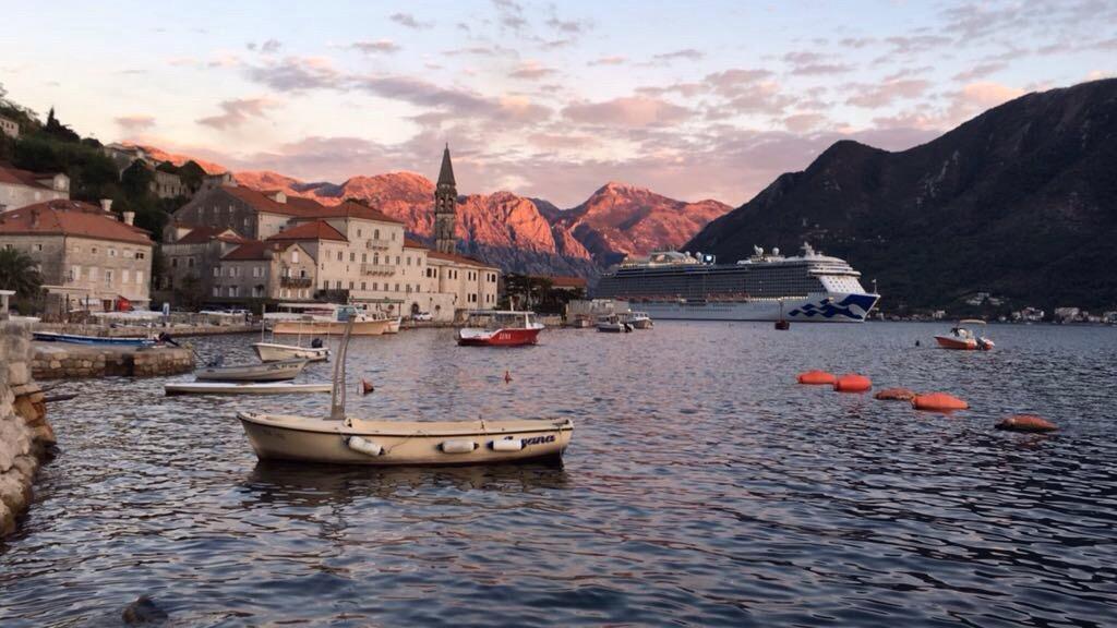 Be Happy In Perast Apartment Luaran gambar