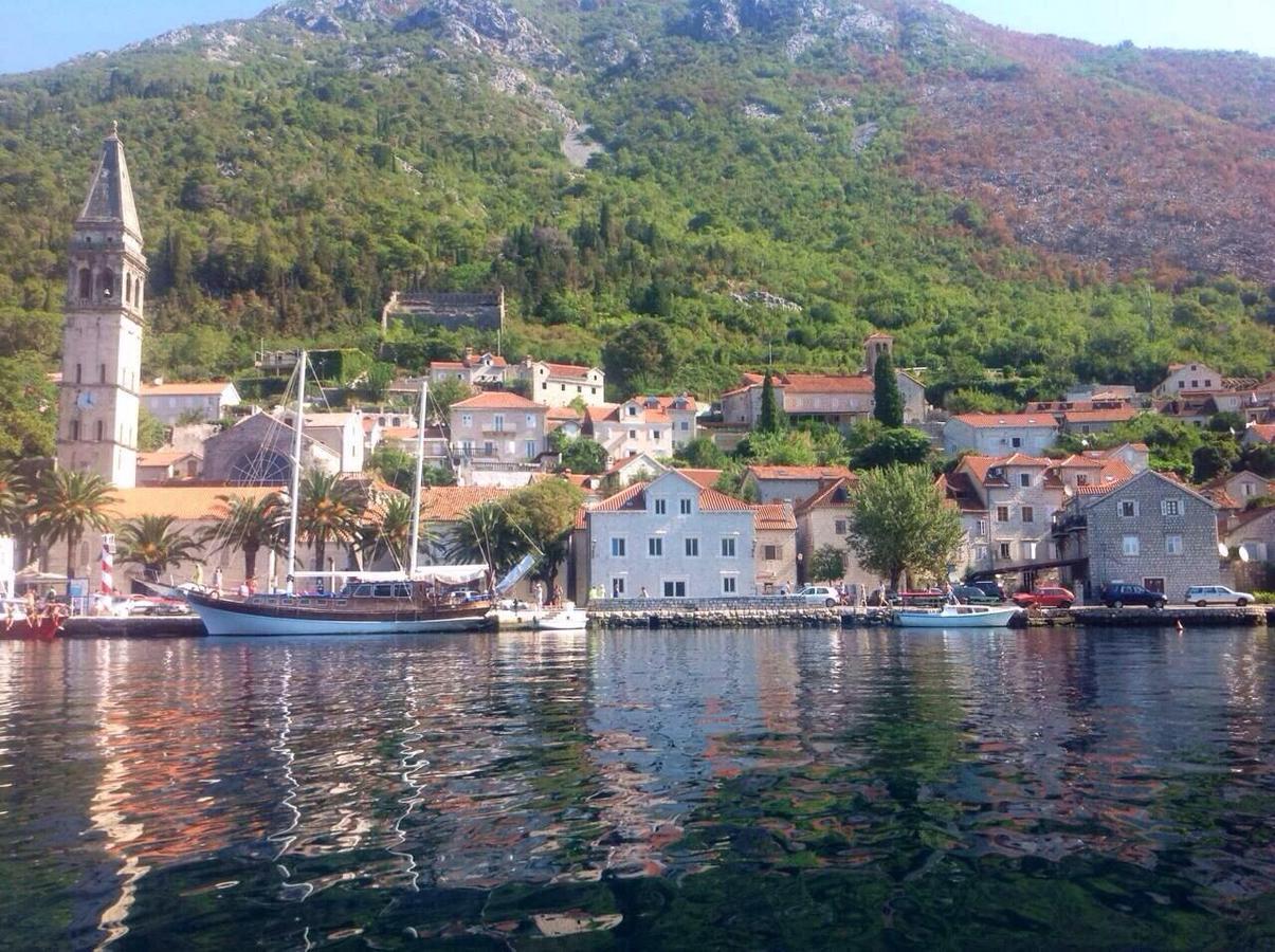 Be Happy In Perast Apartment Luaran gambar