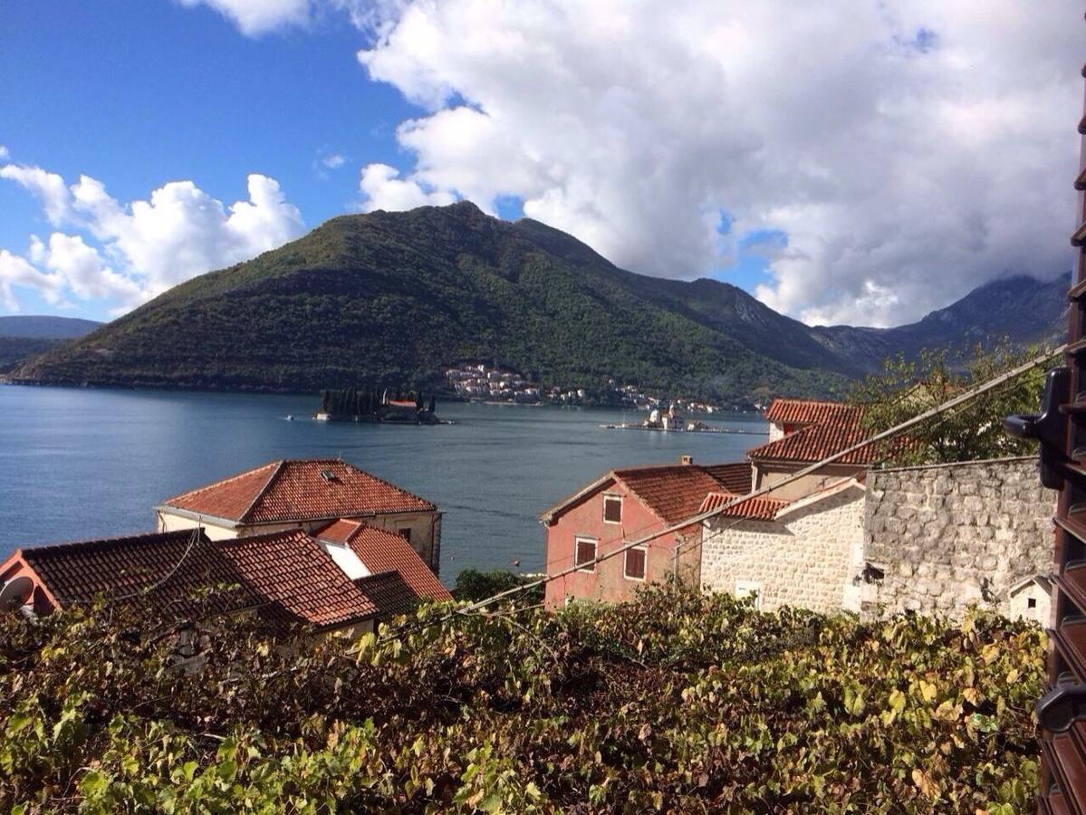 Be Happy In Perast Apartment Luaran gambar
