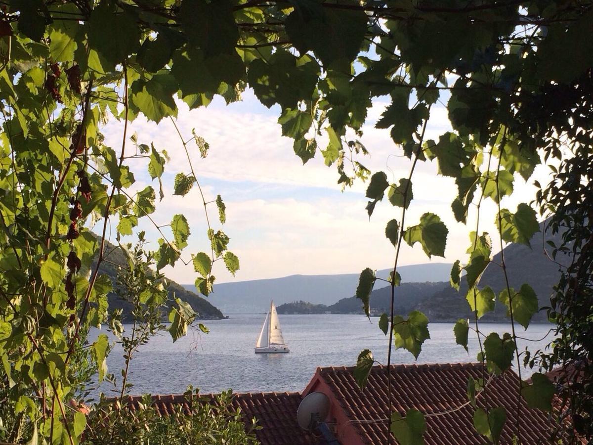 Be Happy In Perast Apartment Luaran gambar
