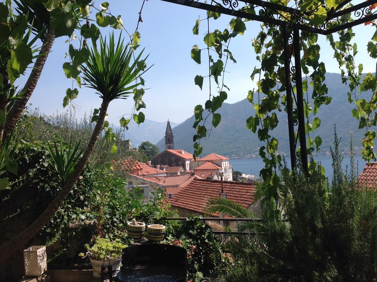 Be Happy In Perast Apartment Luaran gambar