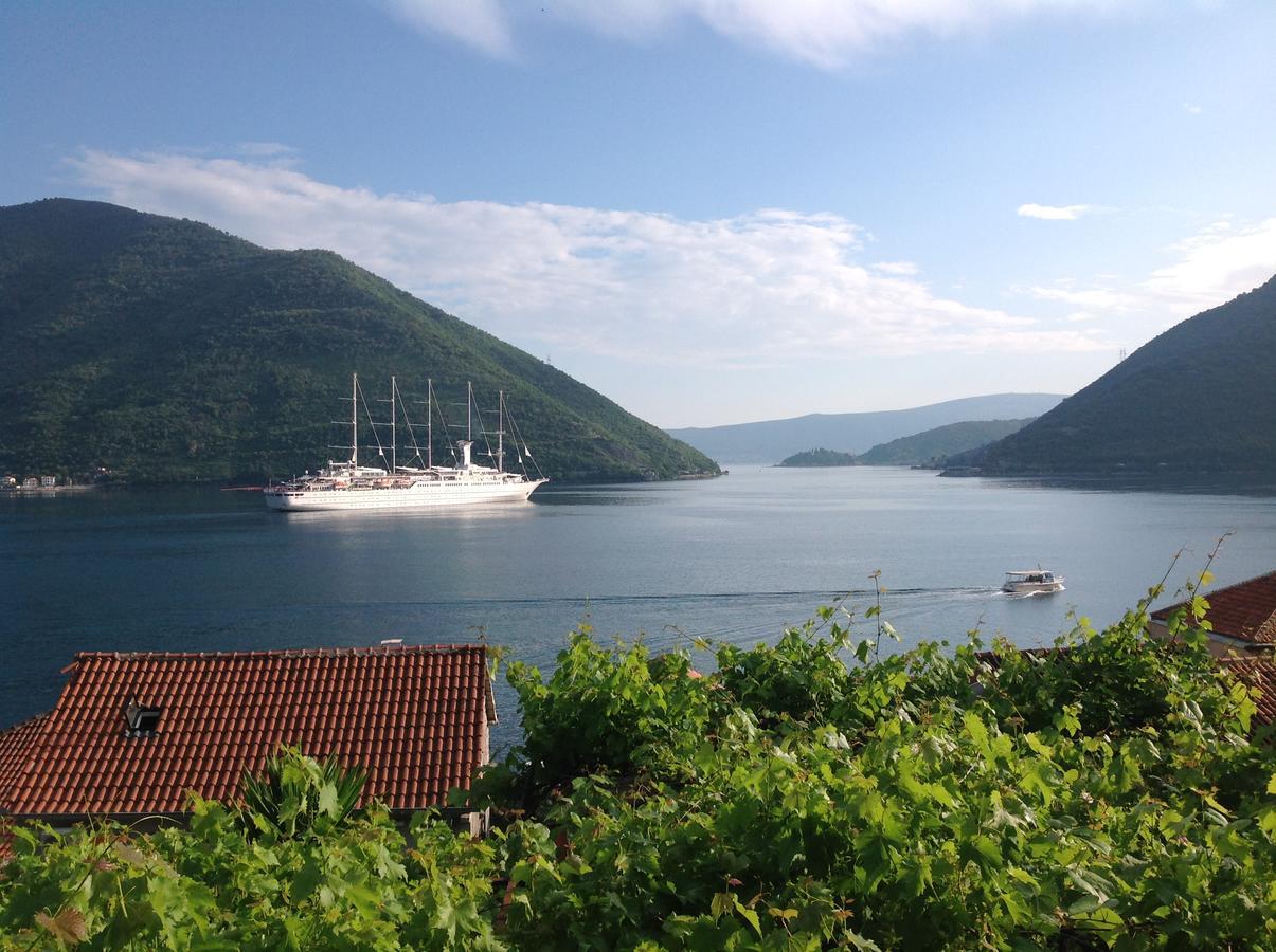 Be Happy In Perast Apartment Luaran gambar